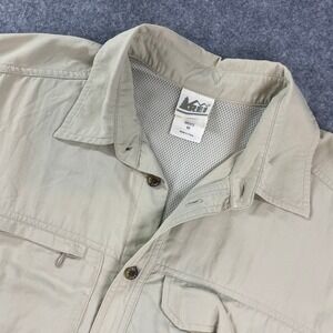 REI Mens Button Up Shirt Medium Tan Fishing Performance Short Sleeve Outdoors